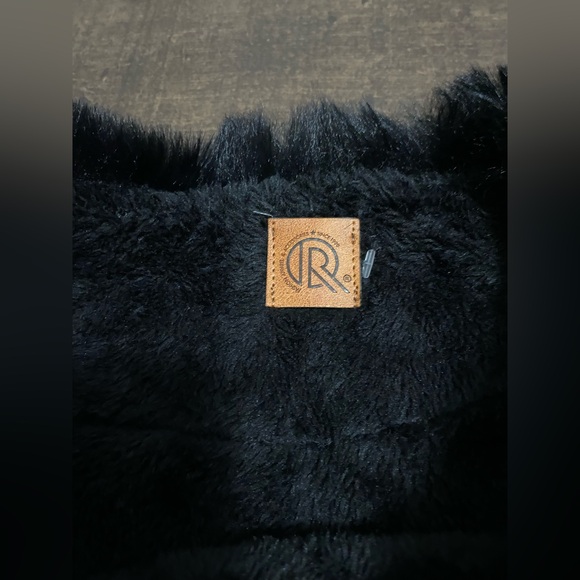 Elegant Zebra Print Poncho with Luxurious Faux Fur Trim -Versatile One Size NWT - Picture 10 of 13